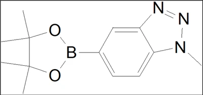 1-metüül-5-(4,4,5,5-tetrametüül-1,3,2-dioksaborolaan-2-üül)-1 H-benso[d][1,2,3]triasool; CAS nr: 1396753-41-5